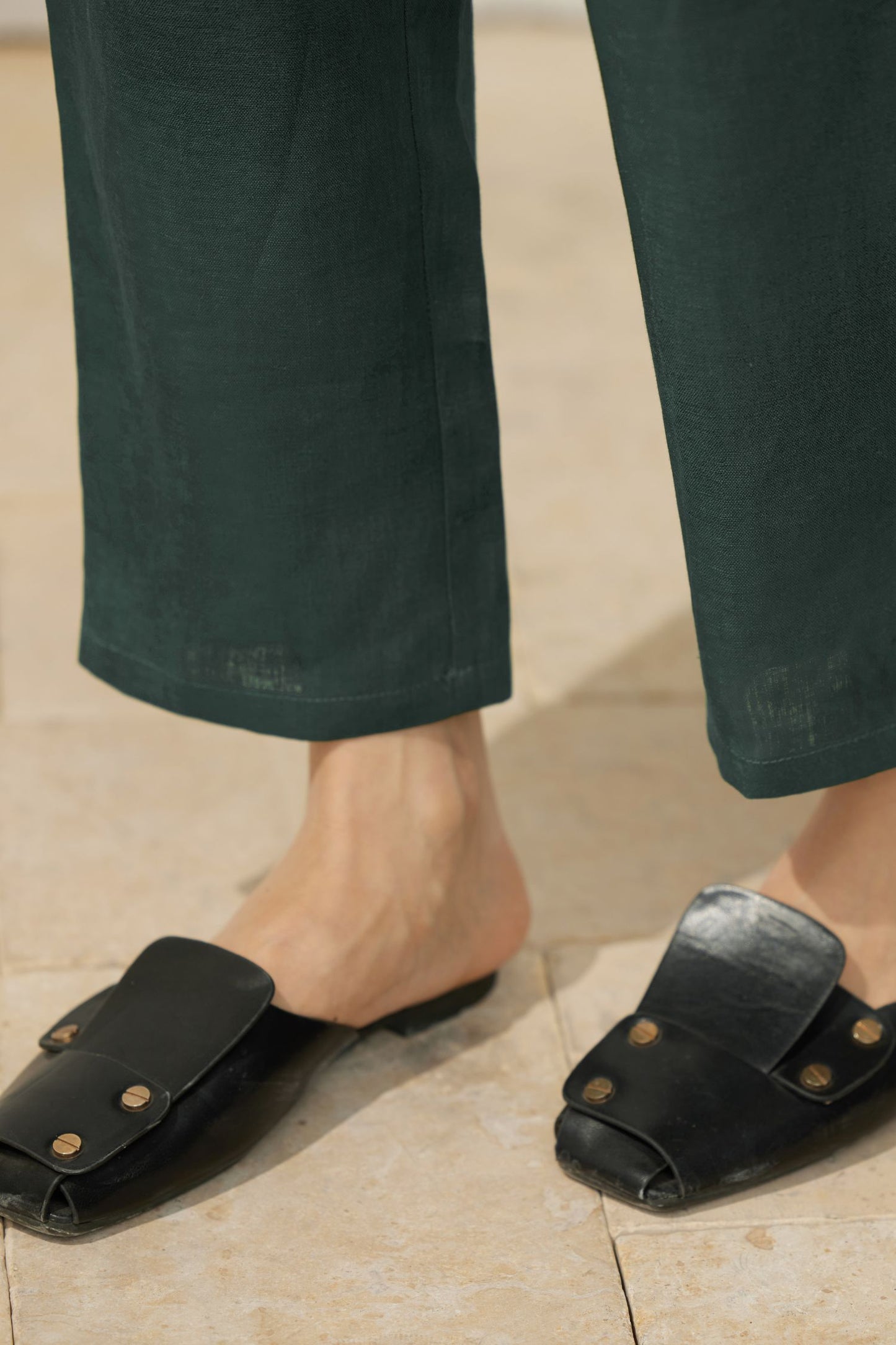 Women's Stylish Green Linen Pants C3935