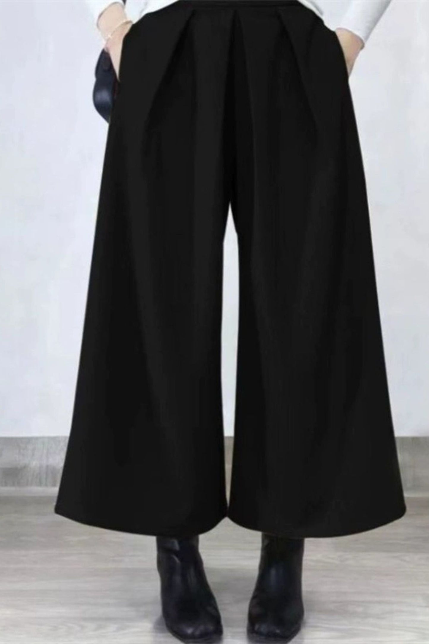 Loose fitting midi wool pants c5086