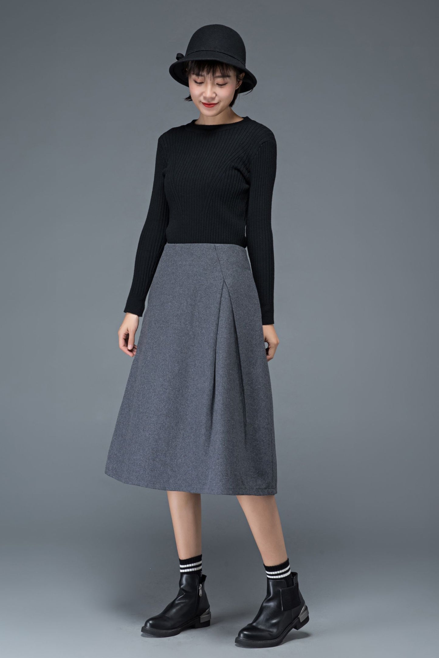 Dark gray A Line midi wool skirt c1192