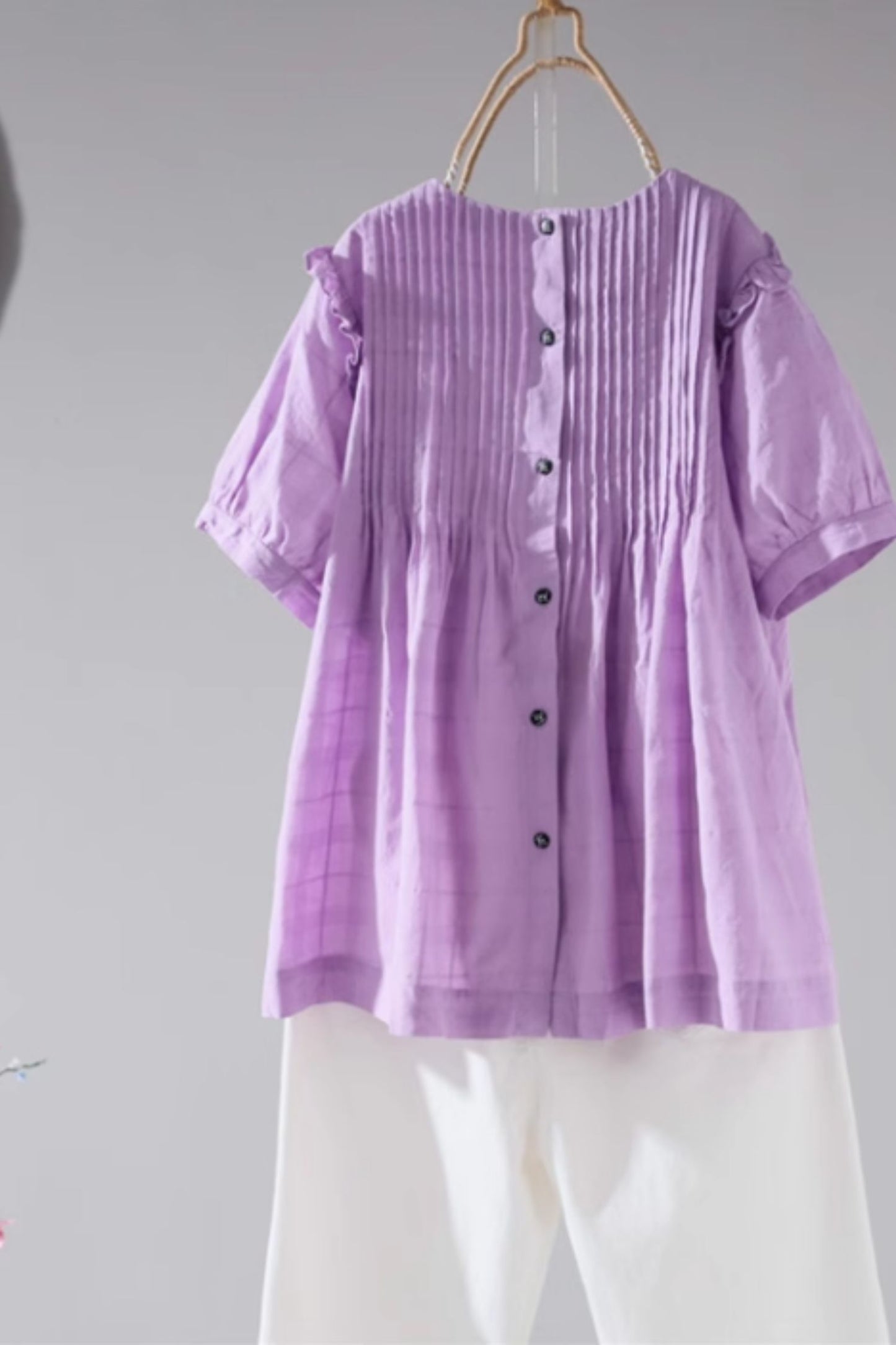 Loose fitting summer top with ruffle details C5051