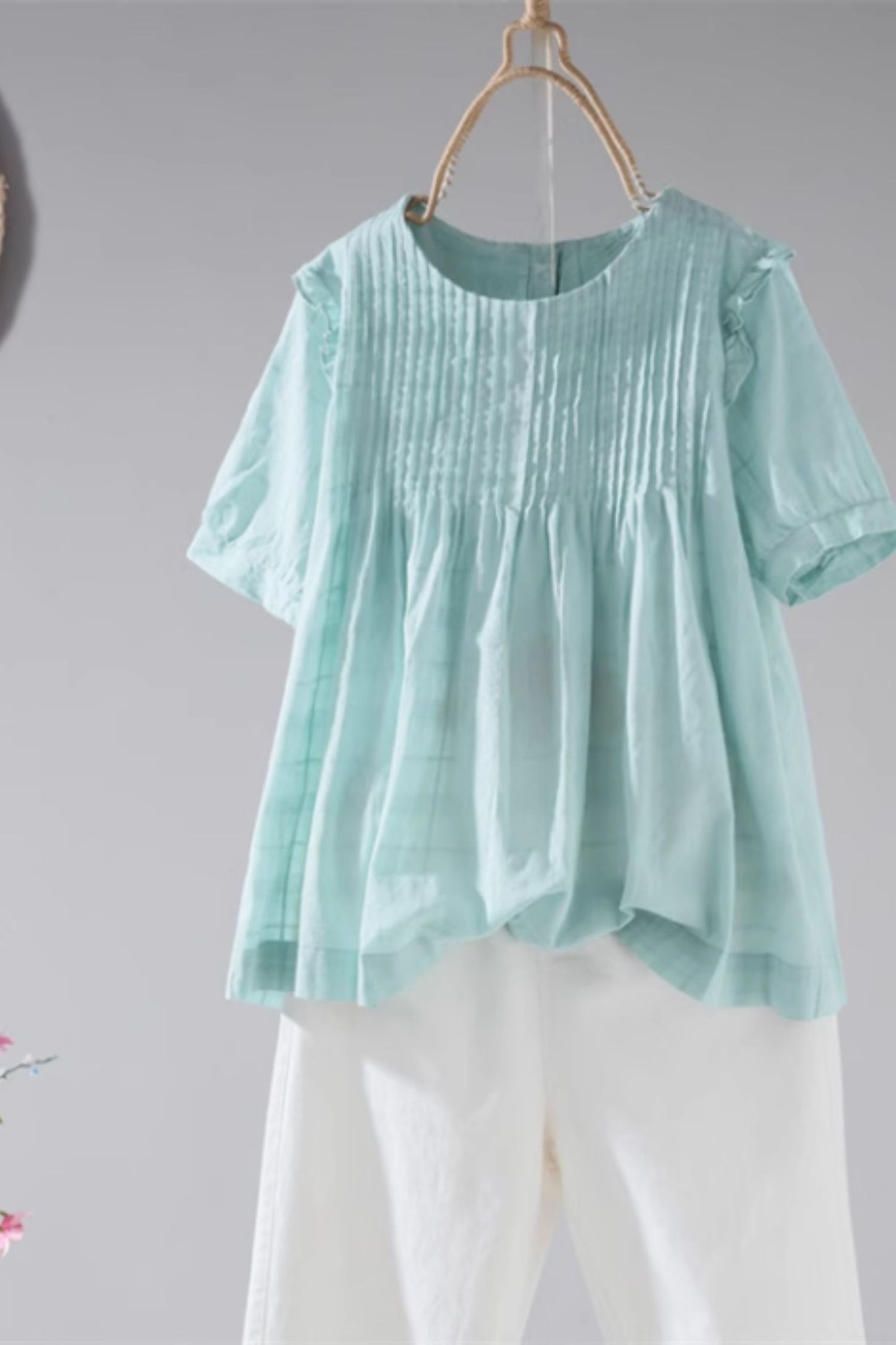 Loose fitting summer top with ruffle details C5051
