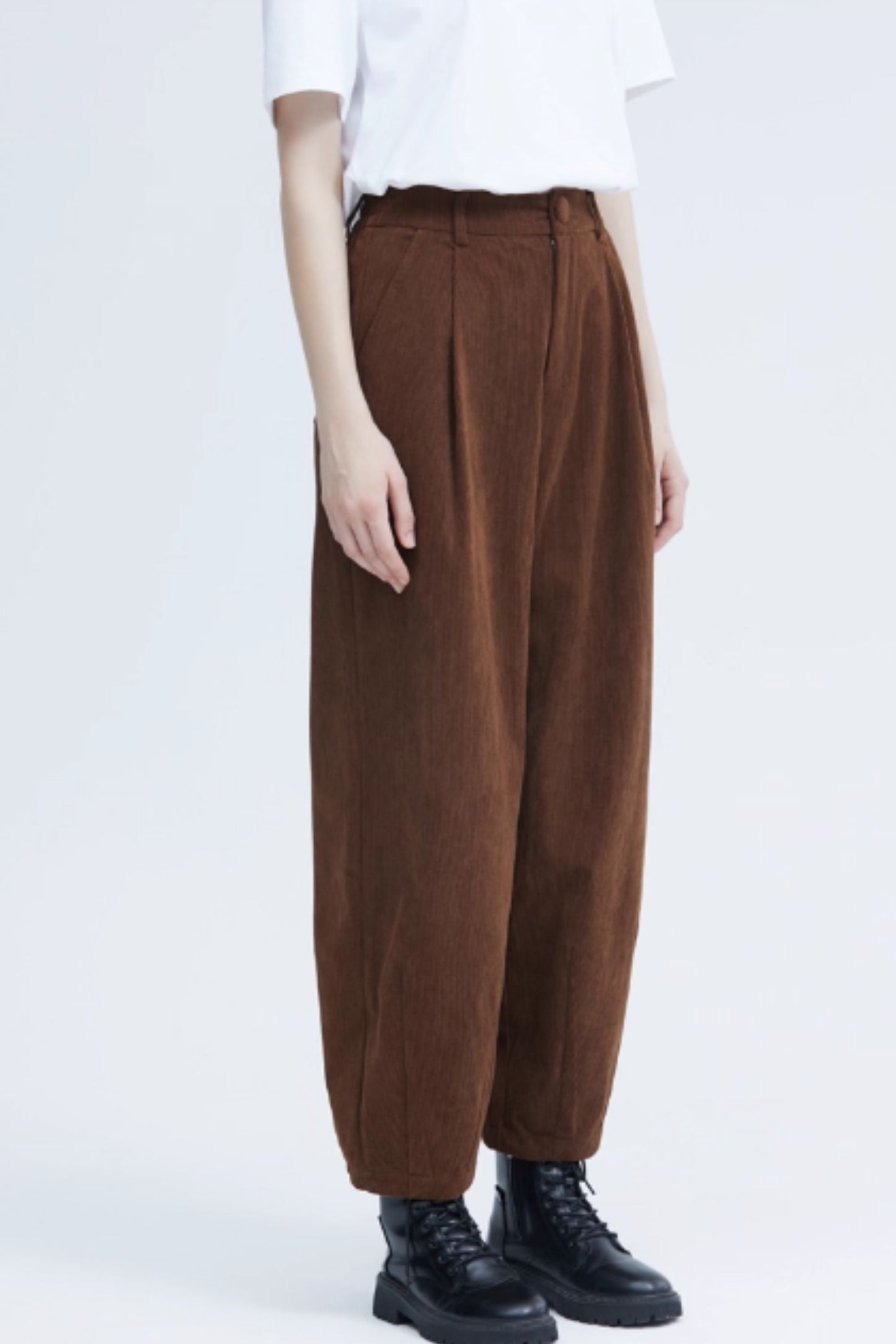 Brown loose fitting corduroy pants C5129