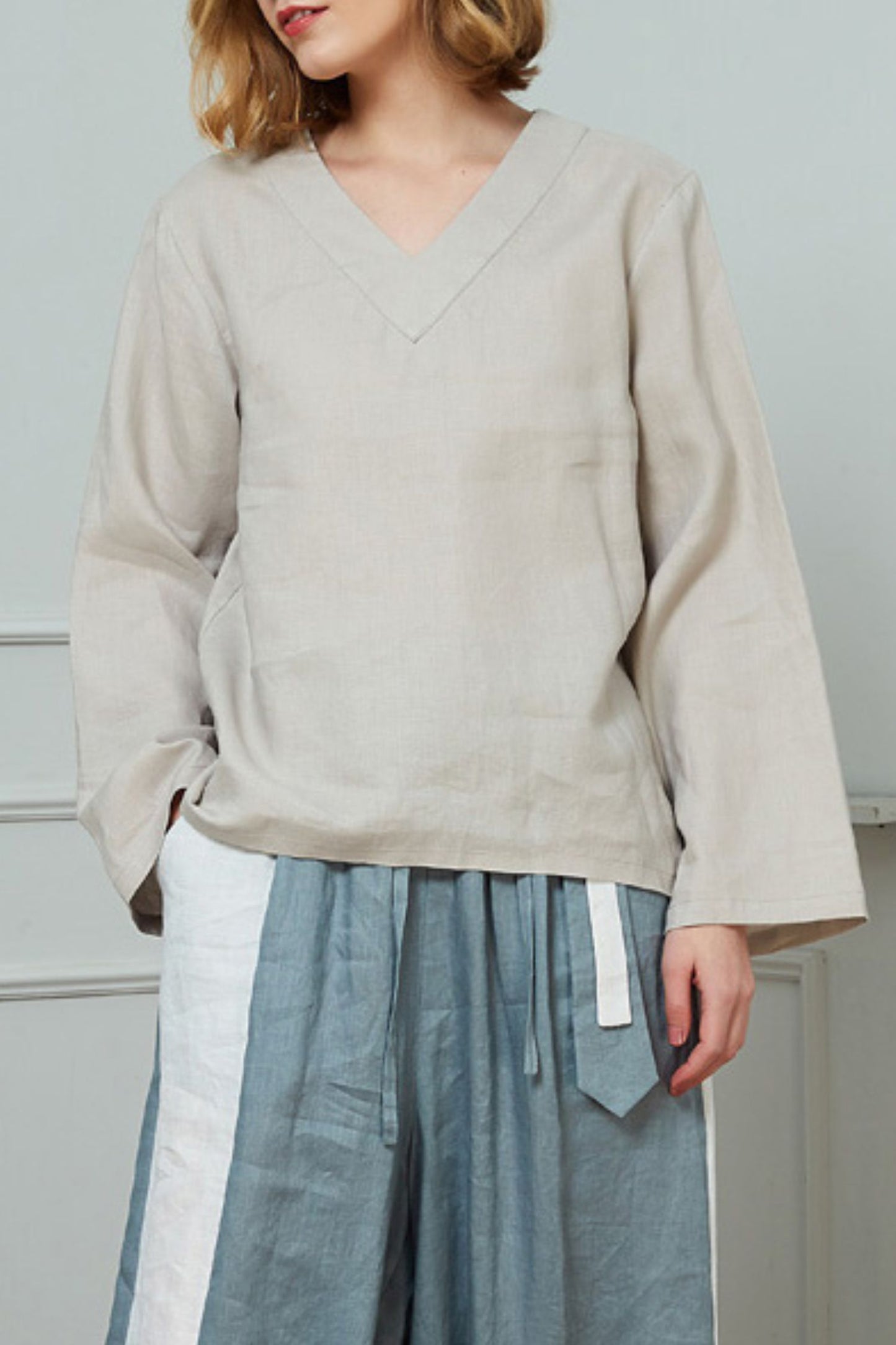 Linen v-neckline top C1461