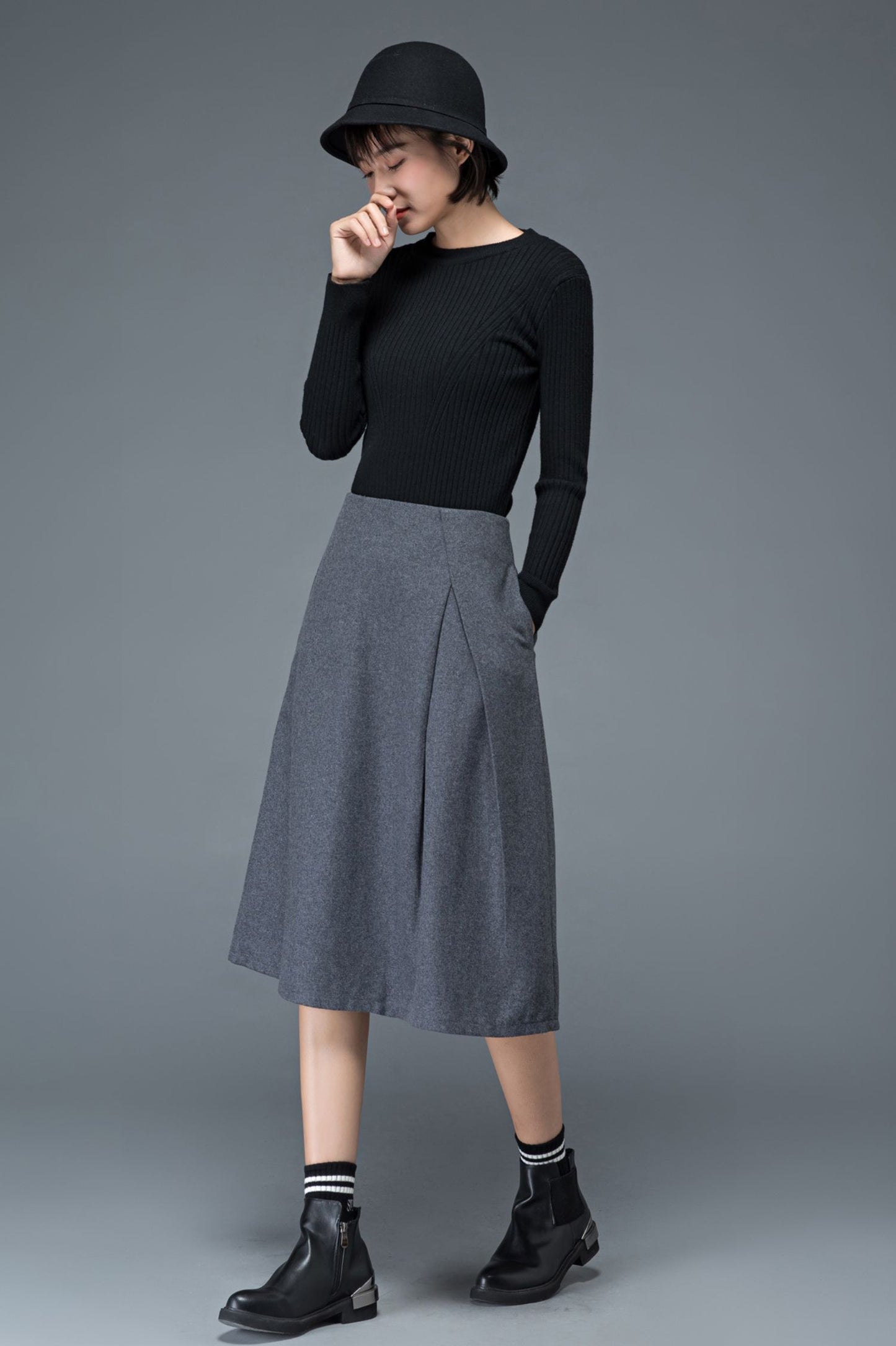 Dark gray A Line midi wool skirt c1192