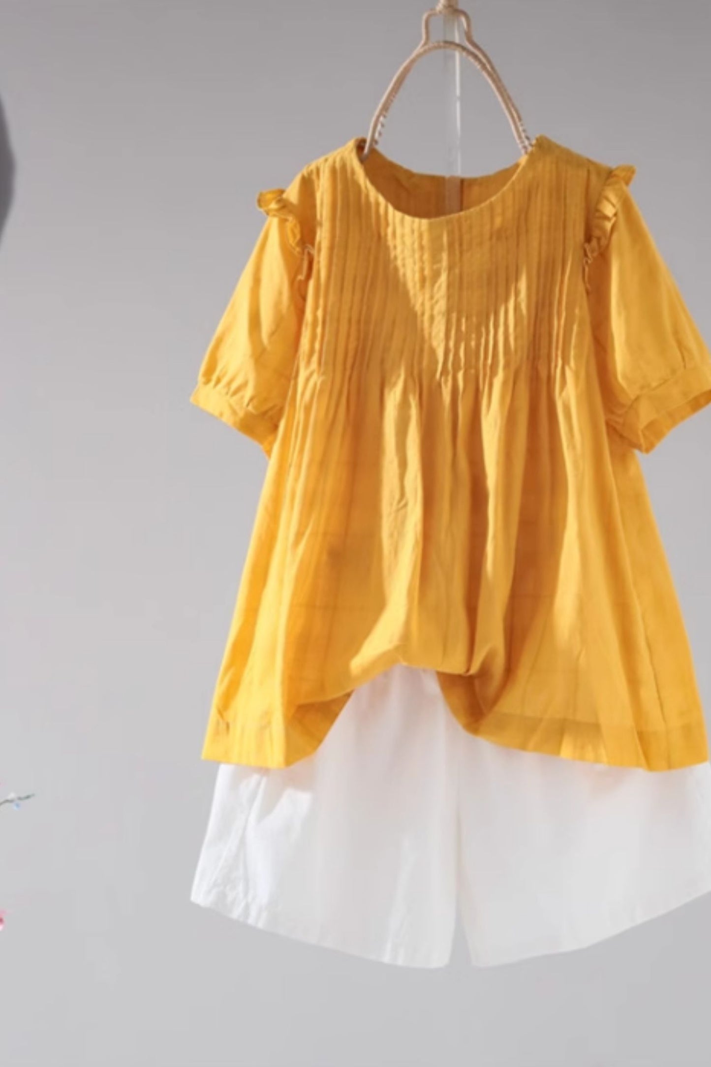 Loose fitting summer top with ruffle details C5051