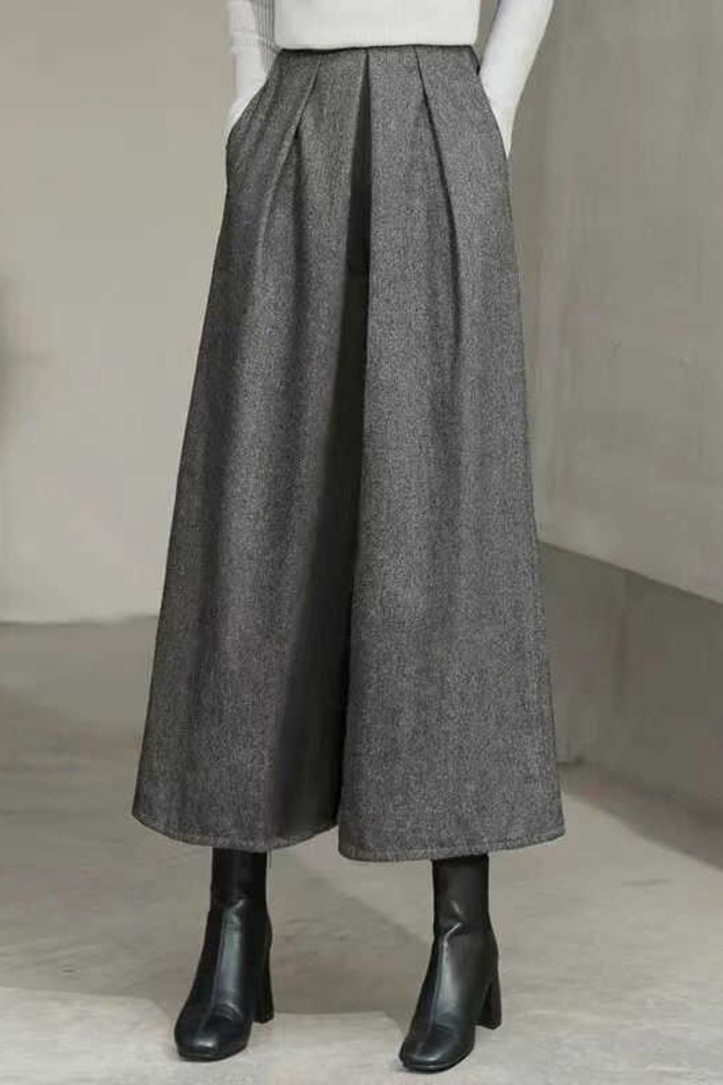 Loose fitting midi wool pants c5086