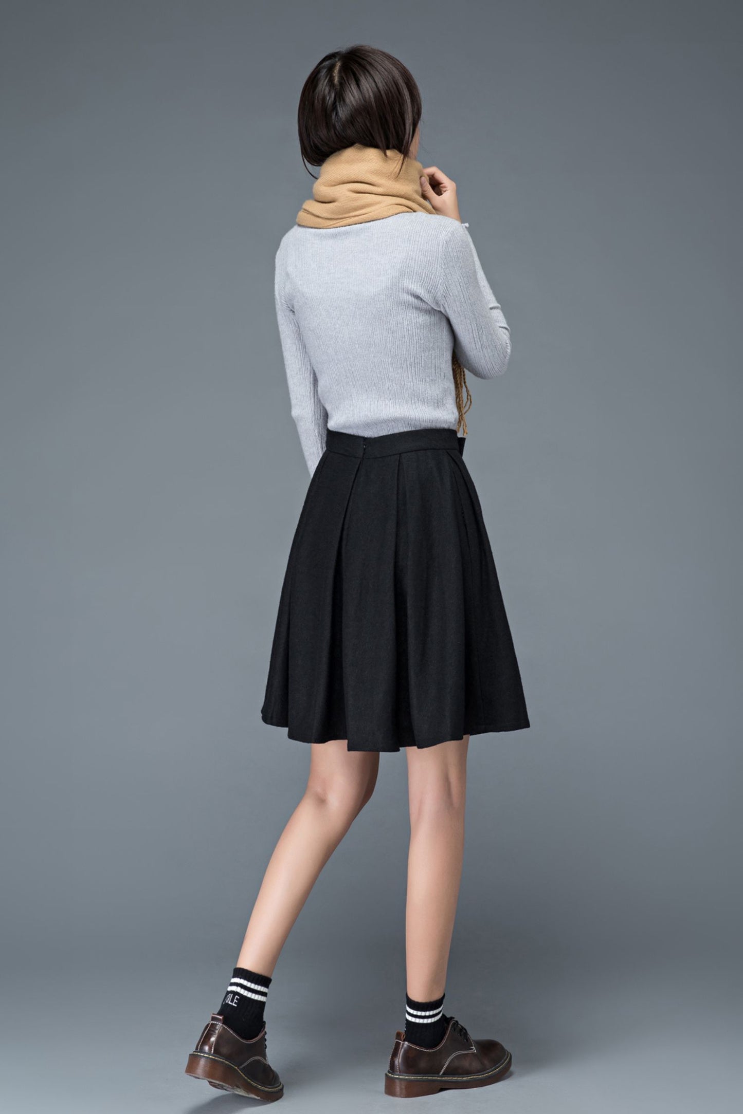 Classic short winter pleated wool skirt C1180