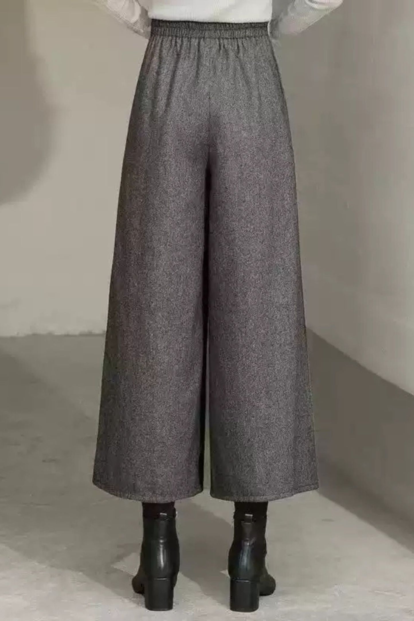 Loose fitting midi wool pants c5086