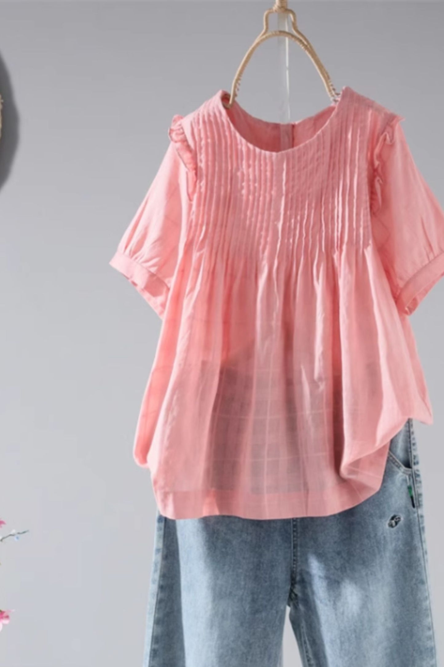 Loose fitting summer top with ruffle details C5051
