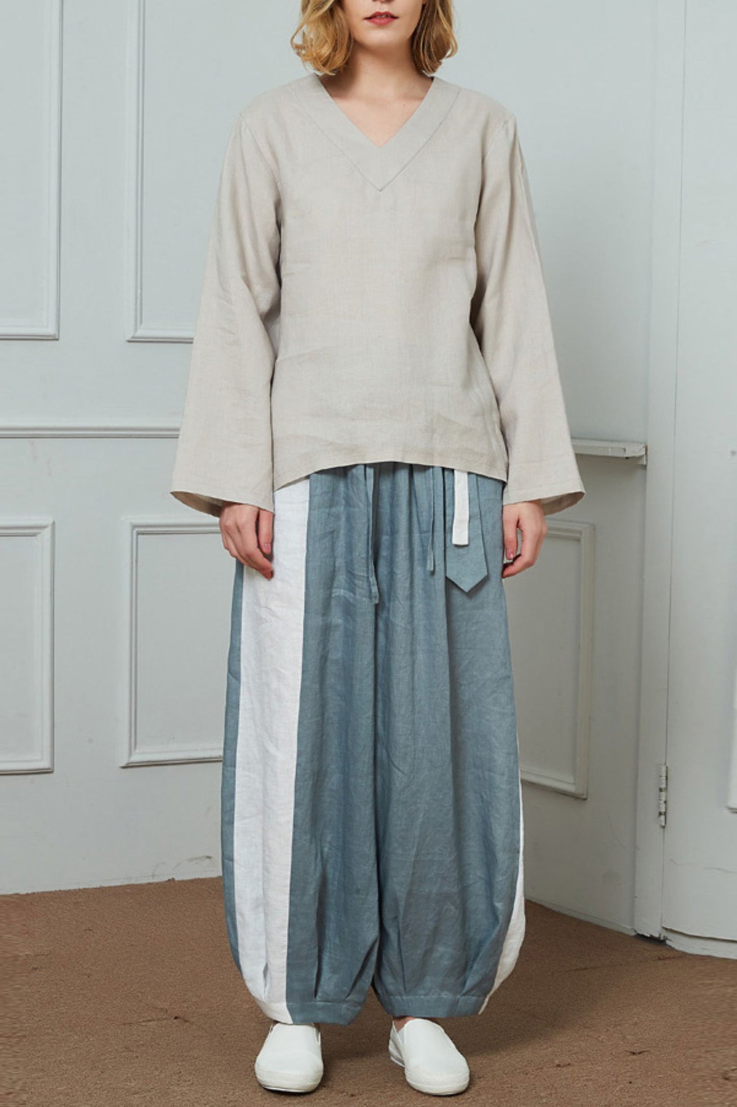 Linen v-neckline top C1461
