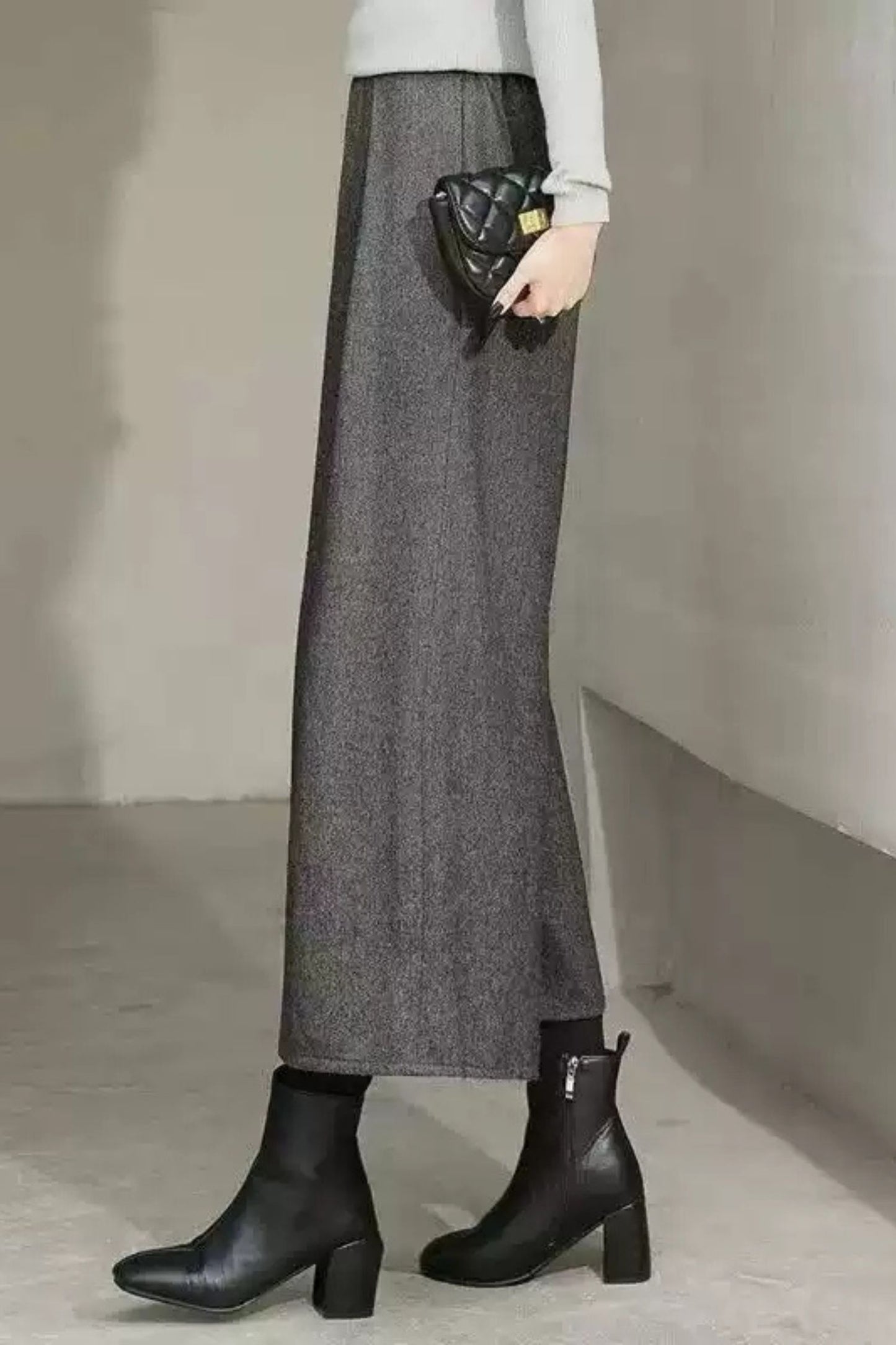 Loose fitting midi wool pants c5086