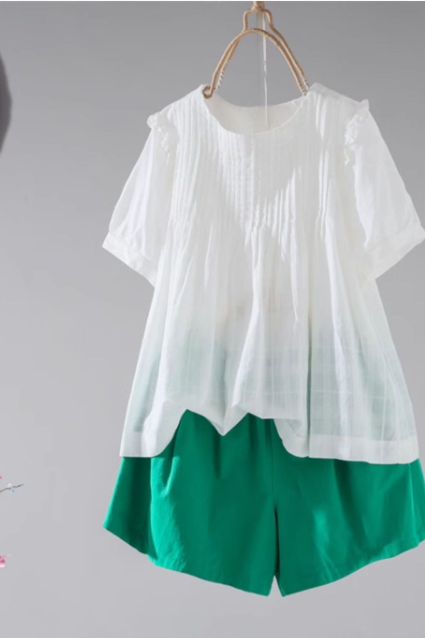 Loose fitting summer top with ruffle details C5051