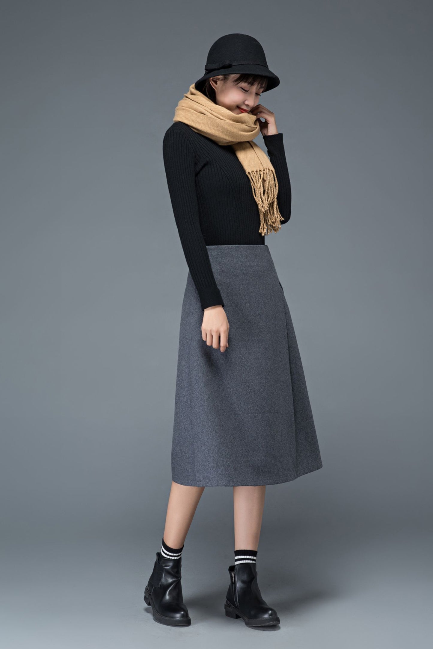 Dark gray A Line midi wool skirt c1192