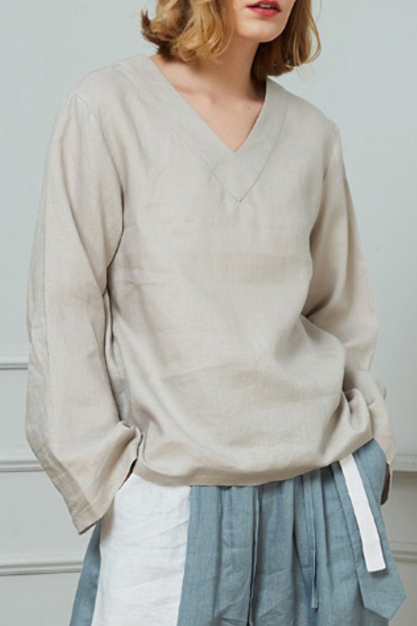 Linen v-neckline top C1461