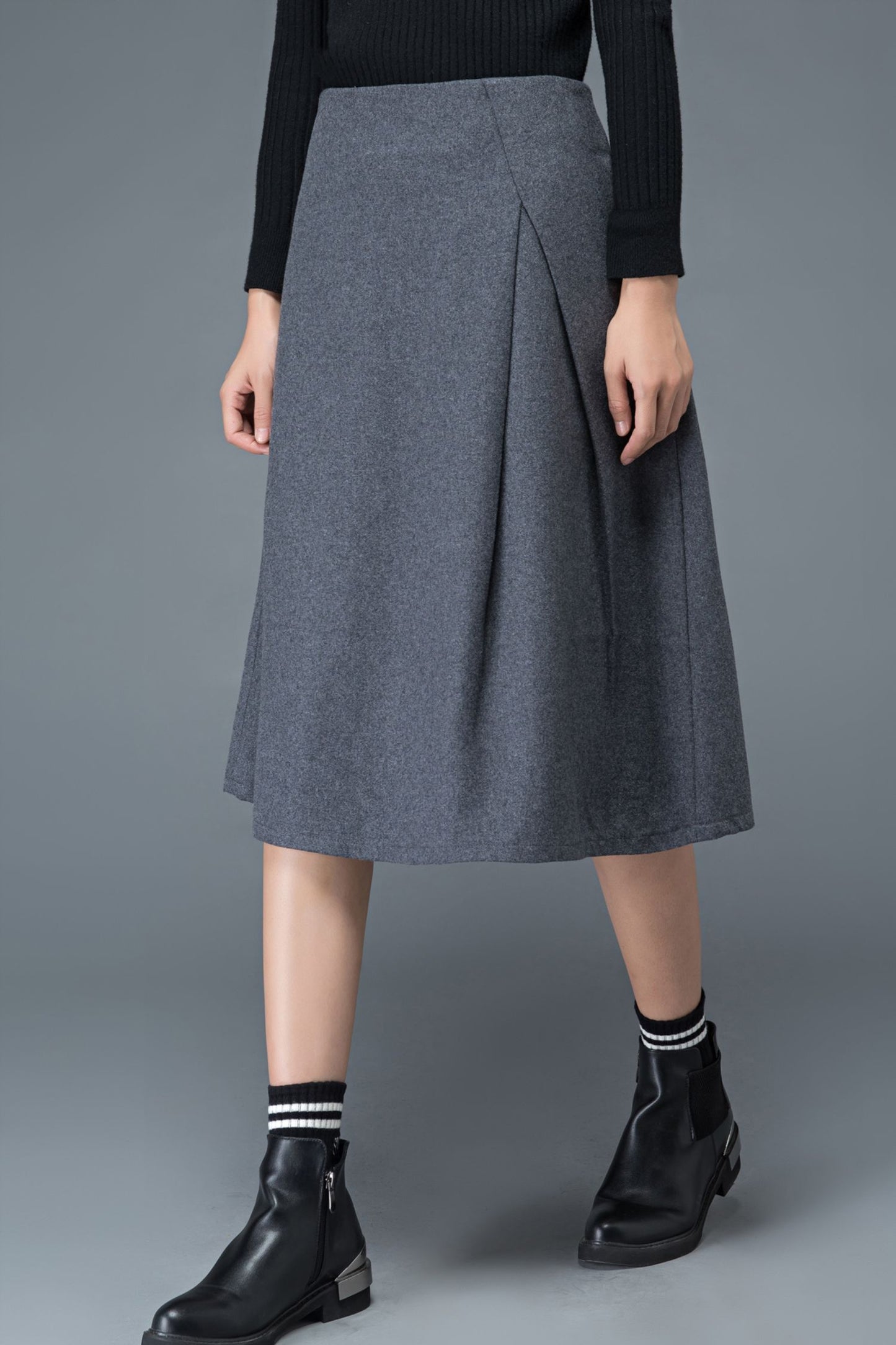 Dark gray A Line midi wool skirt c1192