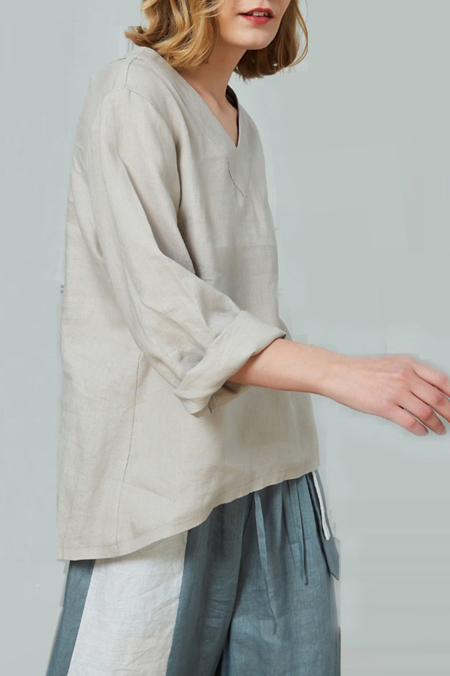Linen v-neckline top C1461
