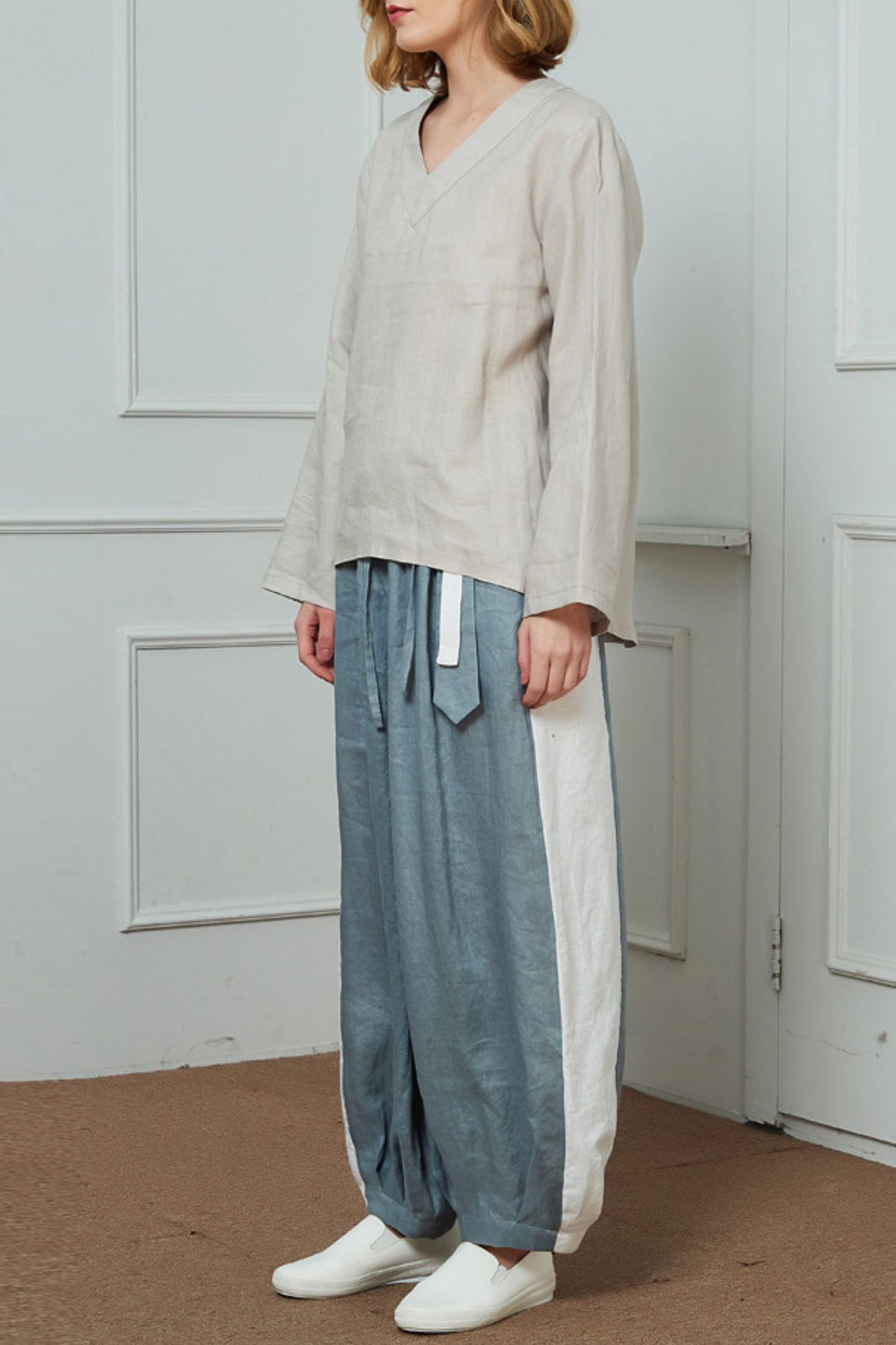 Linen v-neckline top C1461