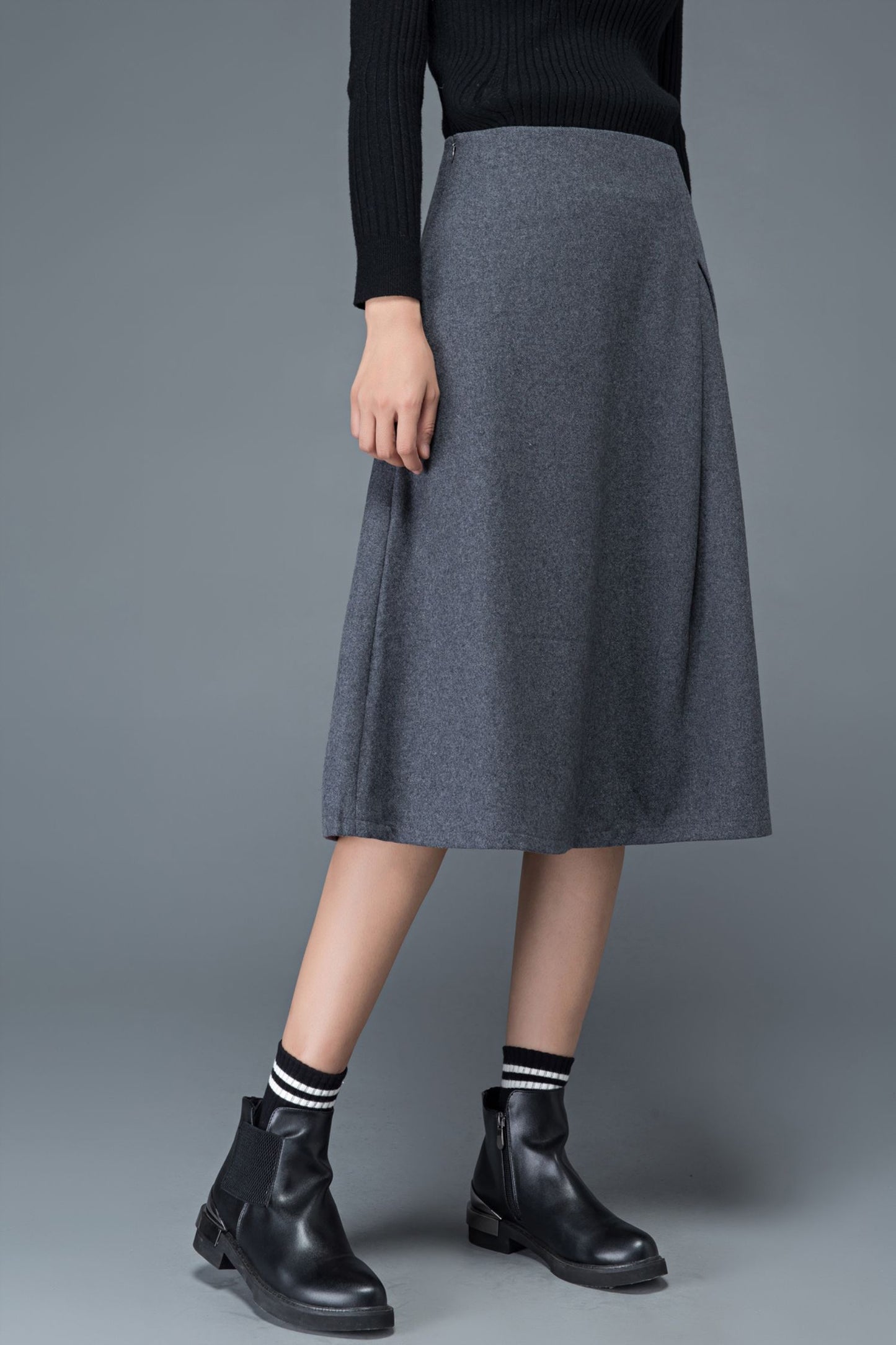 Dark gray A Line midi wool skirt c1192