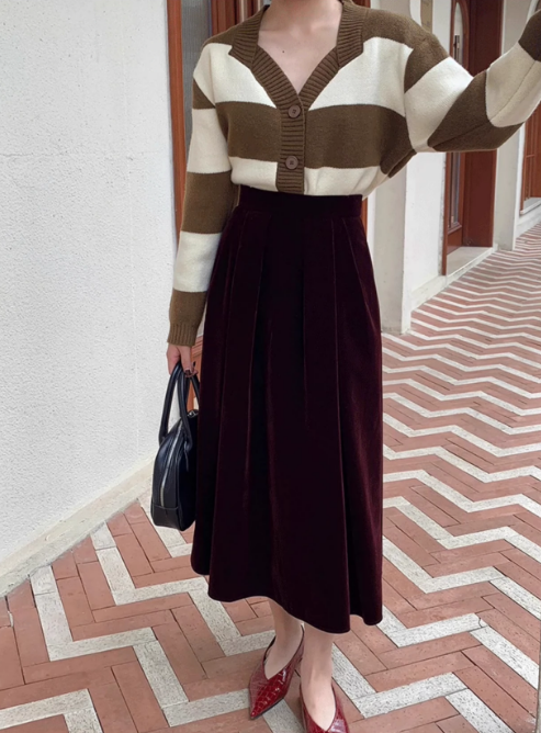 A line burgundy velvet midi skirt C4540