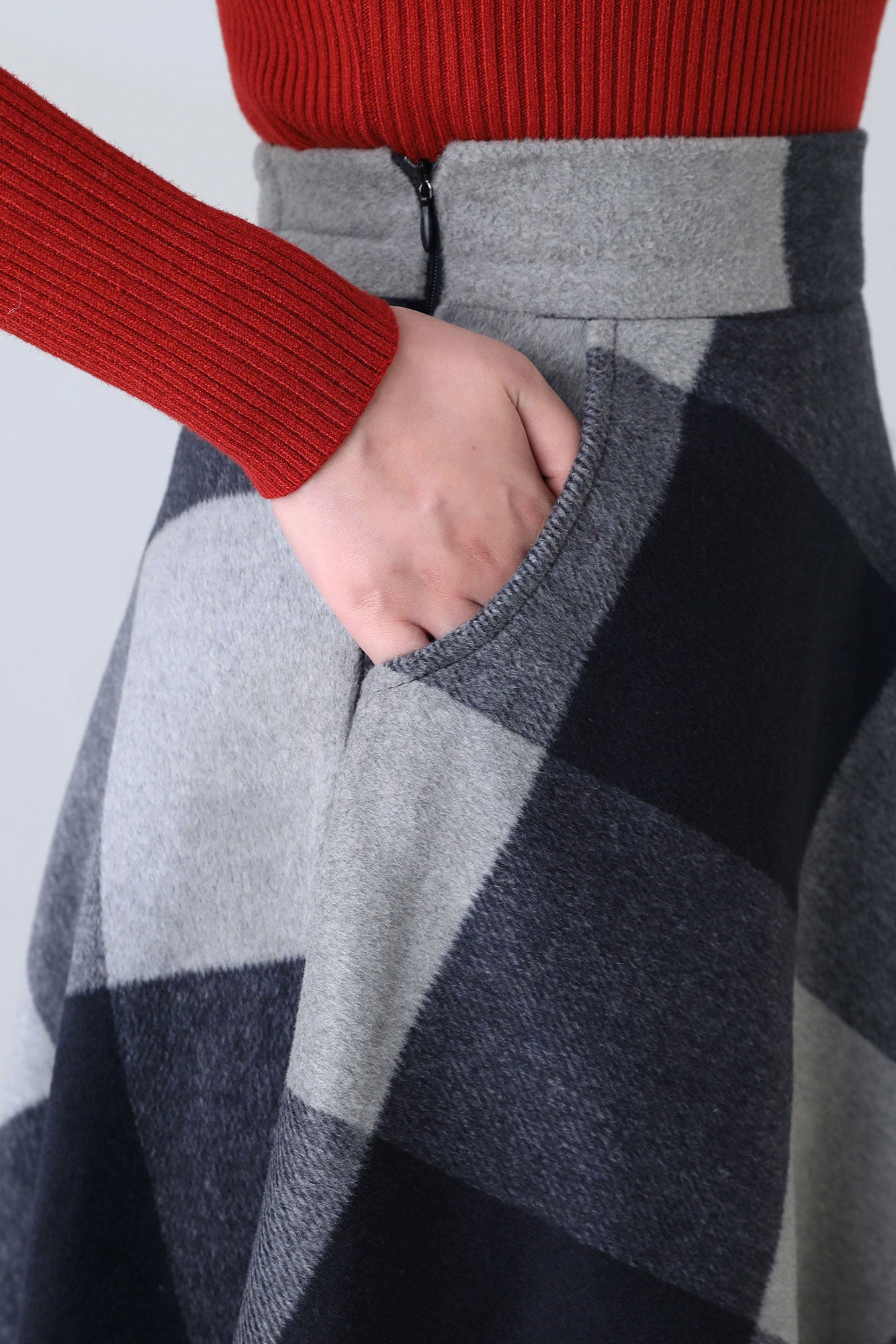Plaid Wool A-Line Skirt - Flared Silhouette with Side Pockets C2601