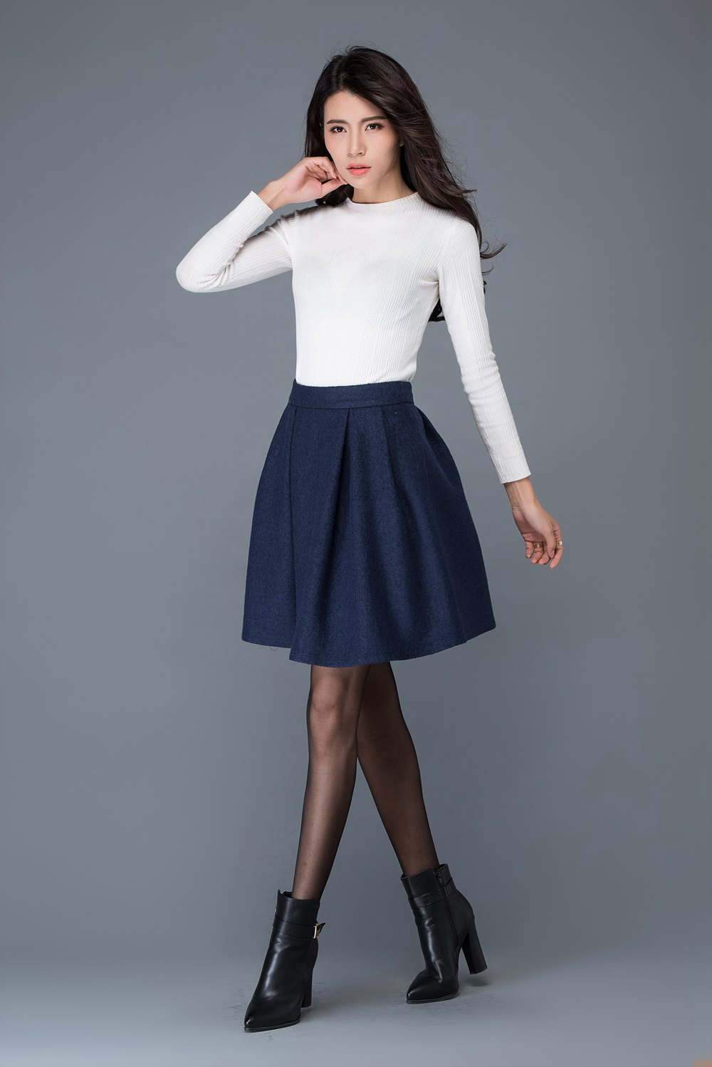 Pleated wool mini skirt C1036