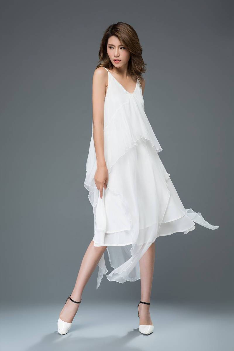 White Chiffon Flare Wedding V Neck Dress C904