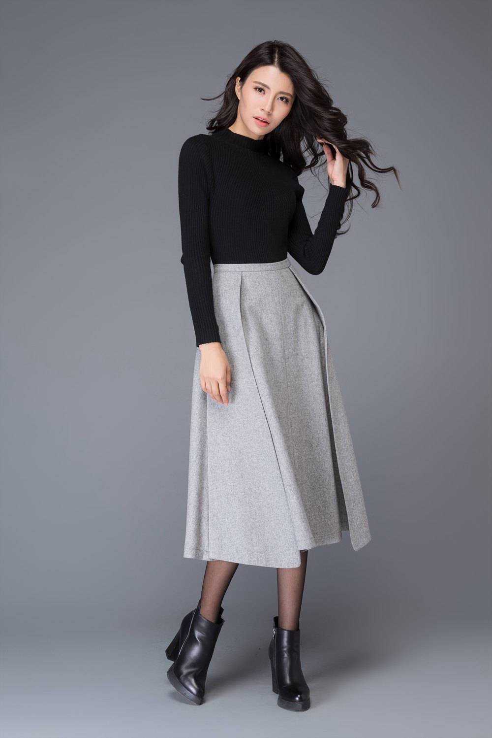 Pleated midi wool skirt in grey C1020