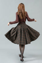 Load image into Gallery viewer, Womens midi plaid wool skirt C4449
