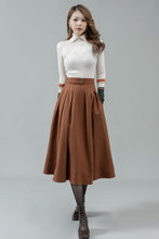 Load image into Gallery viewer, Pleated midi winter wool skirt with pockets C4445
