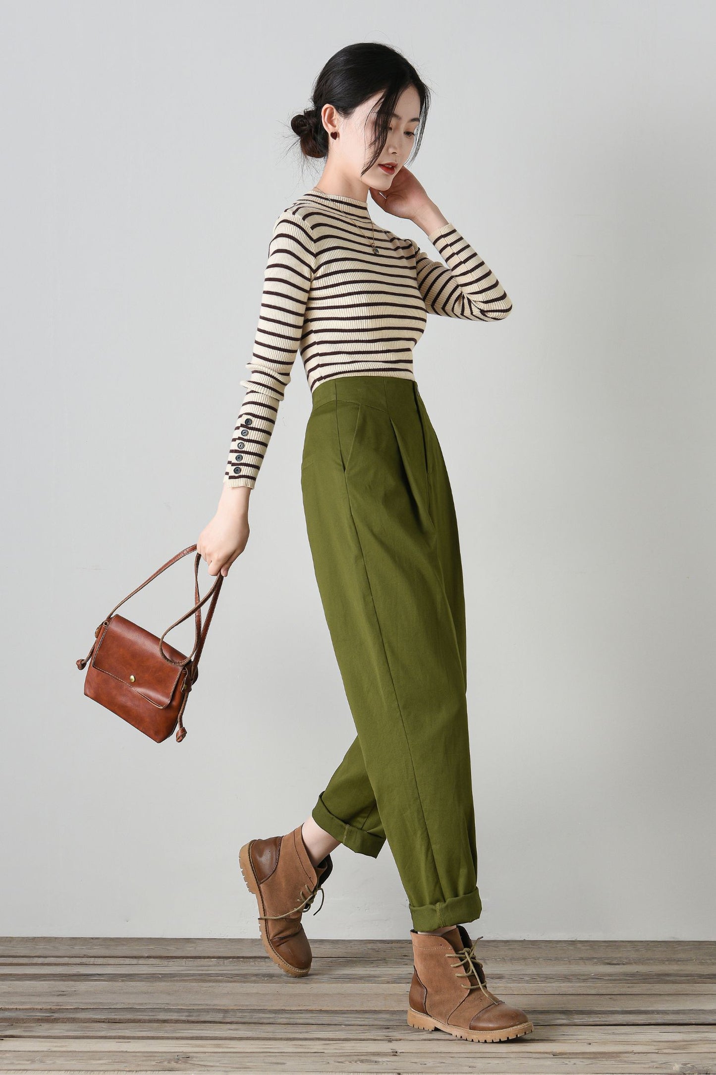 Army green cotton loose fitting pants C4700