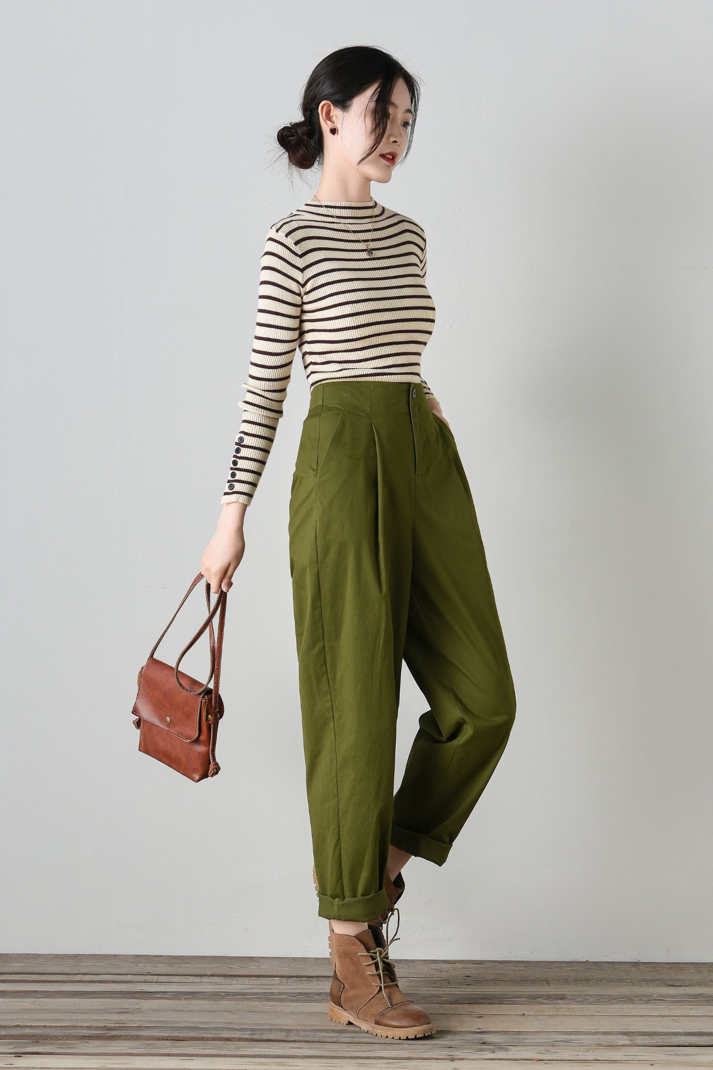 Army green cotton loose fitting pants C4700