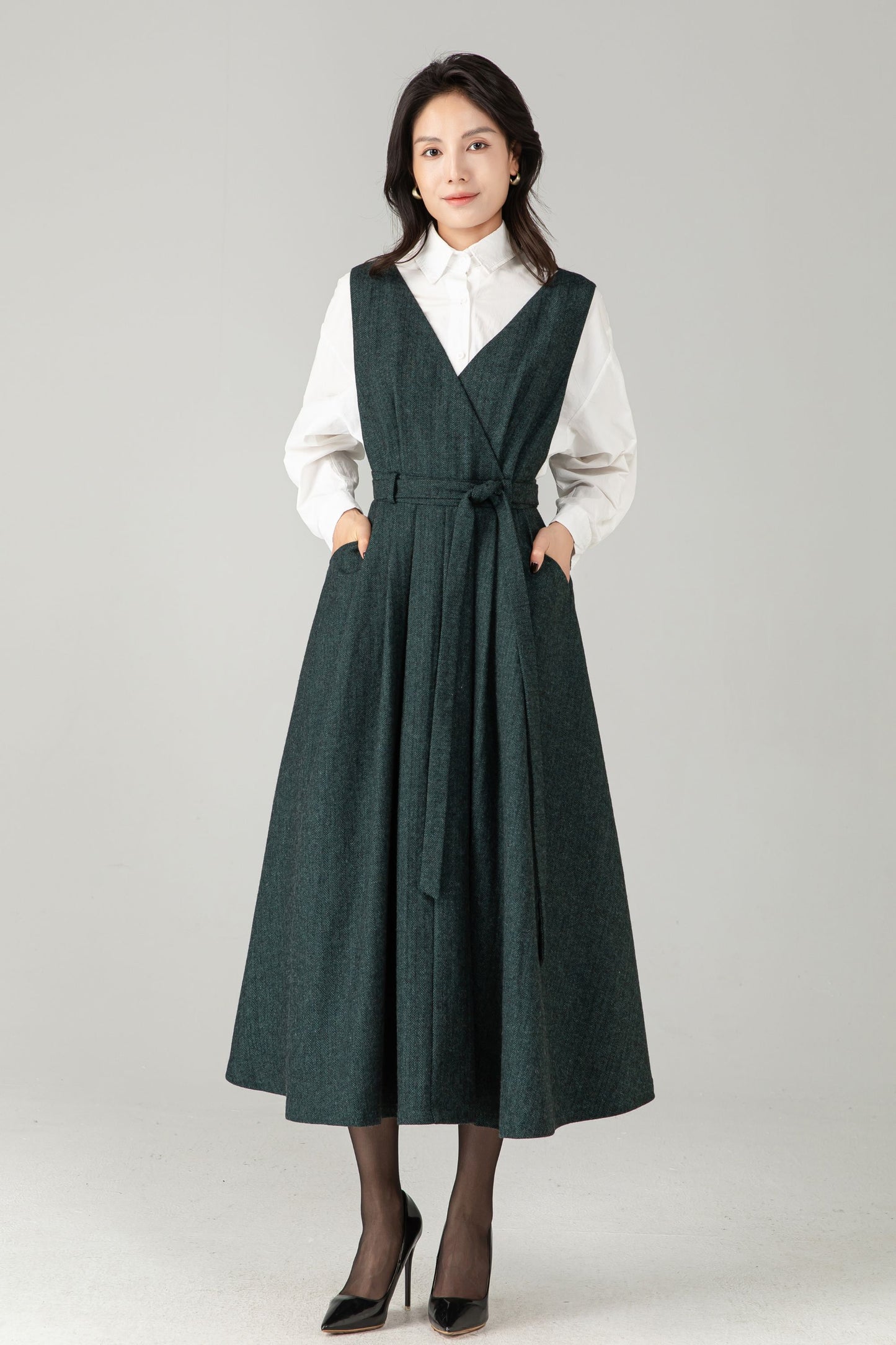 Dark Green Wool Blend Midi Pinafore Dress for Women – Sleeveless V-Neck Winter Jumper with Belt, Ylistyle C5339