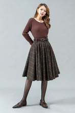 Load image into Gallery viewer, Womens midi plaid wool skirt C4449
