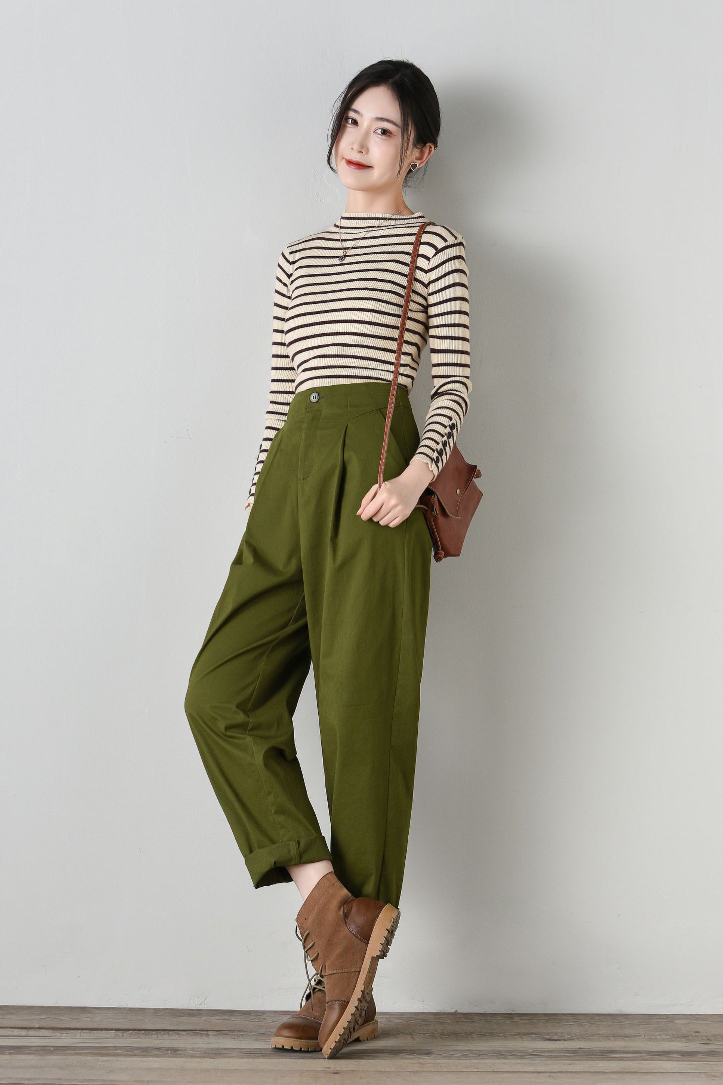 Army green cotton loose fitting pants C4700