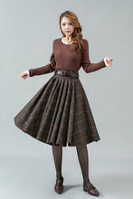 Load image into Gallery viewer, Womens midi plaid wool skirt C4449
