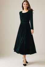 Load image into Gallery viewer, Green Velvet Autumn Dress Women C4328
