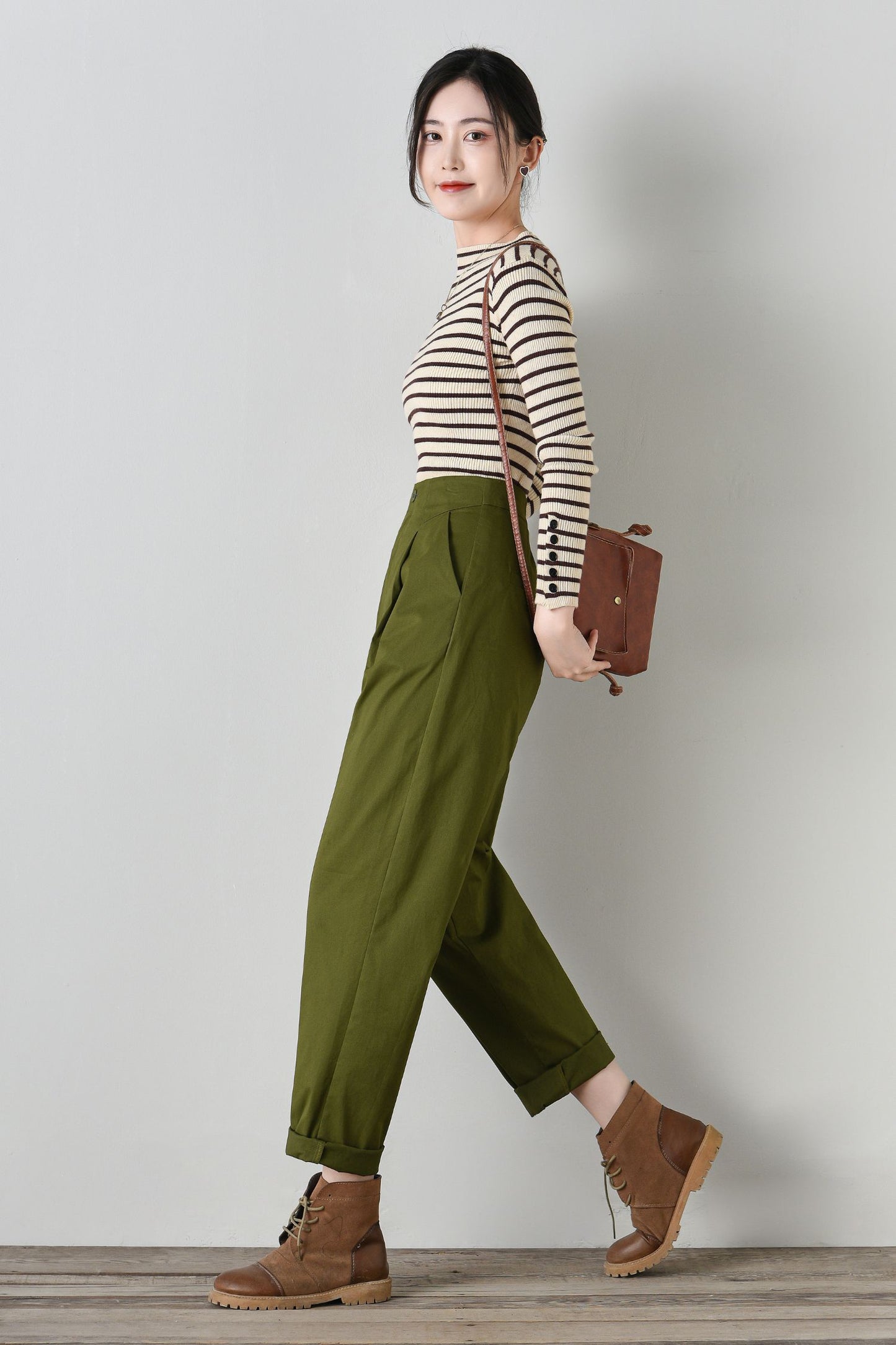 Army green cotton loose fitting pants C4700