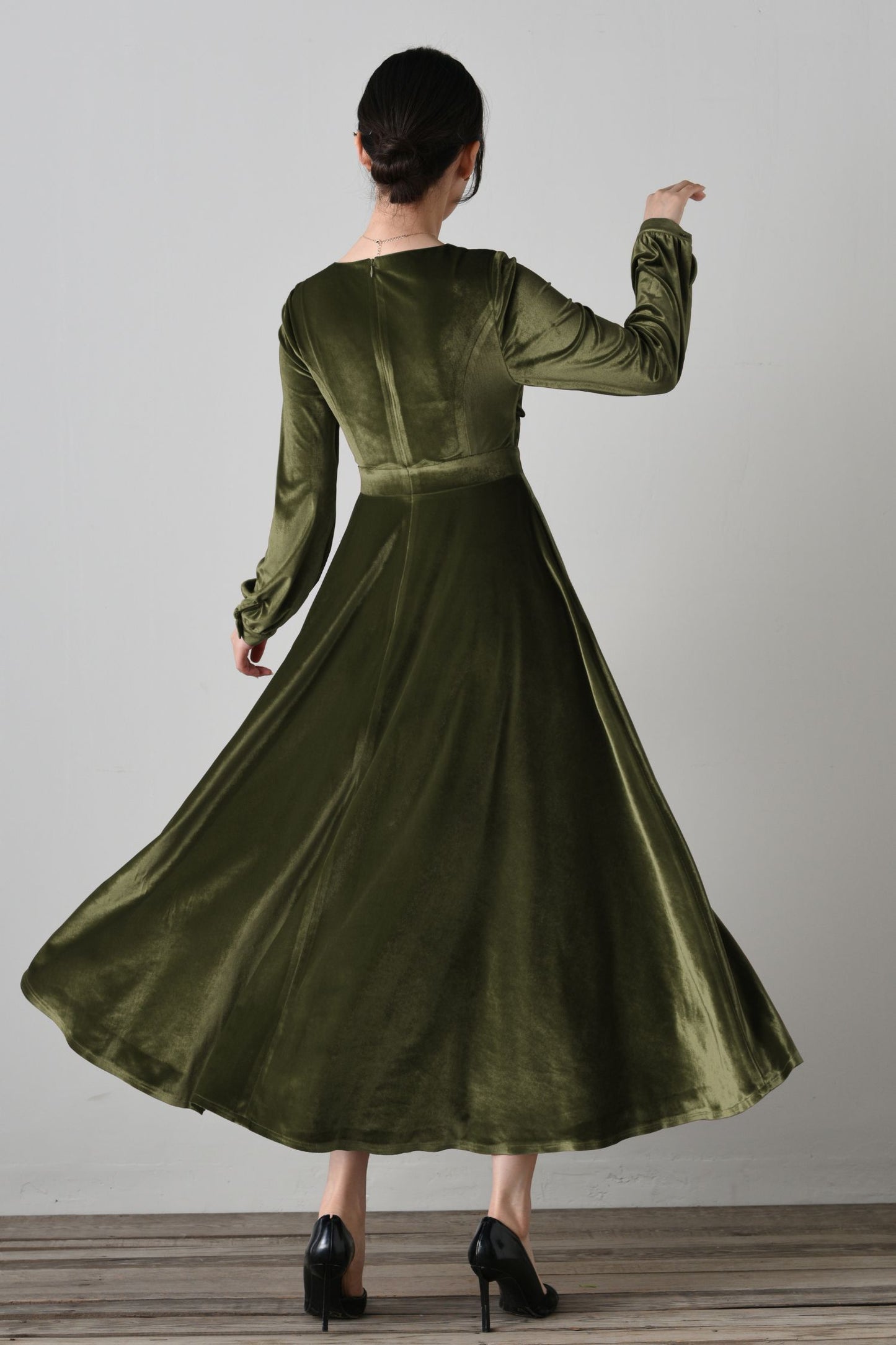 Green Velvet Midi Dress - Sweetheart Neckline, Fit and Flare Silhouette c5454