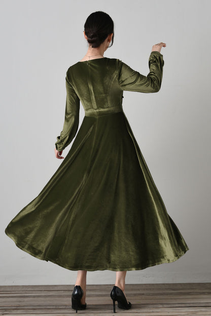 Green Velvet Midi Dress - Sweetheart Neckline, Fit and Flare Silhouette c5454