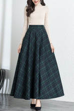 Load image into Gallery viewer, Winter Plaid Wool Skirt C4276
