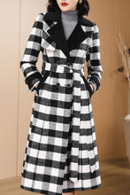 Load image into Gallery viewer, Women&#39;s Autumn and winter white and black plaid coat C4214
