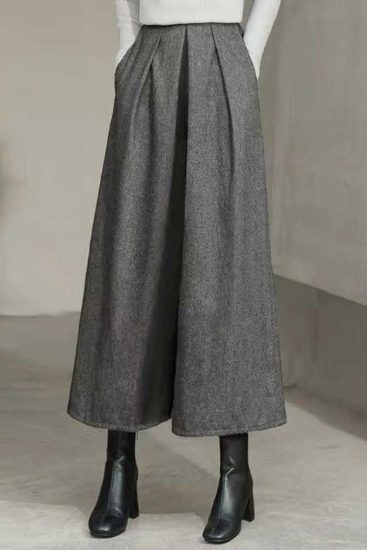 Loose fitting midi wool pants c5086