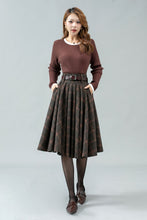 Load image into Gallery viewer, Womens midi plaid wool skirt C4449
