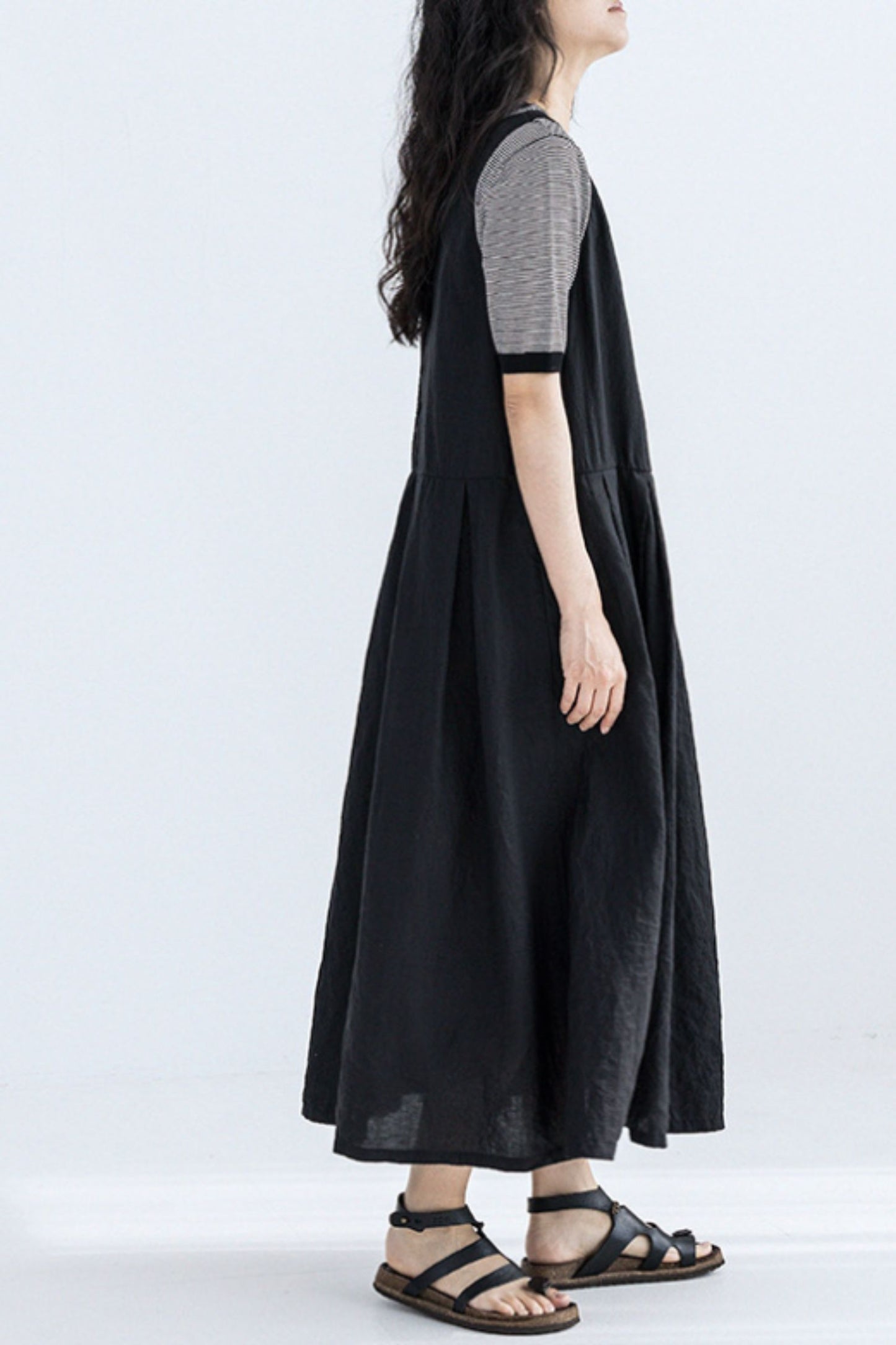 Black sleeveless loose fitting long linen summer dress C5421