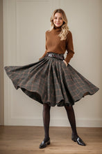 Load image into Gallery viewer, Womens midi plaid wool skirt C4449
