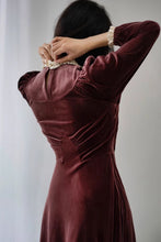 Load image into Gallery viewer, Vintage inspired prom velvet dress C4609
