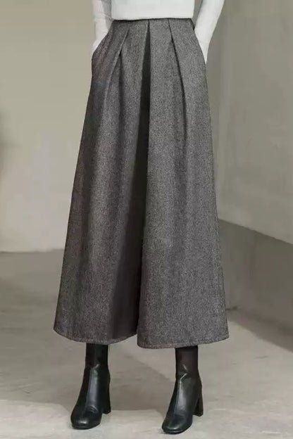 Loose fitting midi wool pants c5086