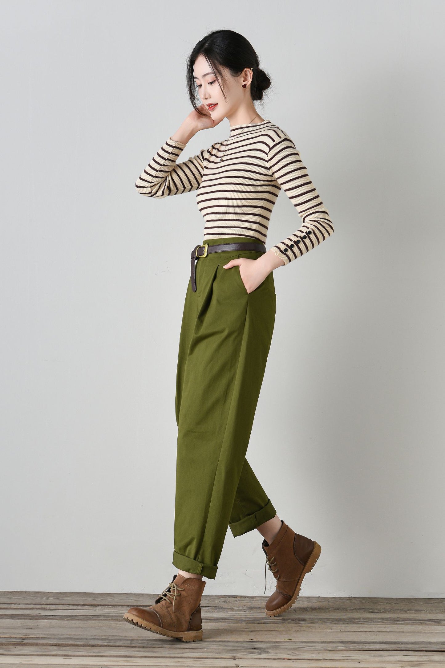 Army green cotton loose fitting pants C4700