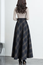 Load image into Gallery viewer, Winter Plaid Wool Skirt C4276
