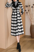 Load image into Gallery viewer, Women&#39;s Autumn and winter white and black plaid coat C4214

